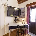 Ortigia Deluxe S.a.l. *